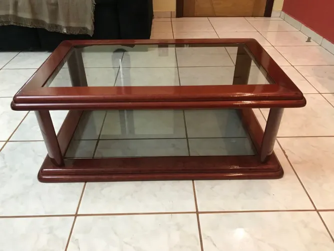 Mesa de centro em madeira maciça
