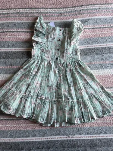 Vestido Infantil Floral com Detalhes Delicados