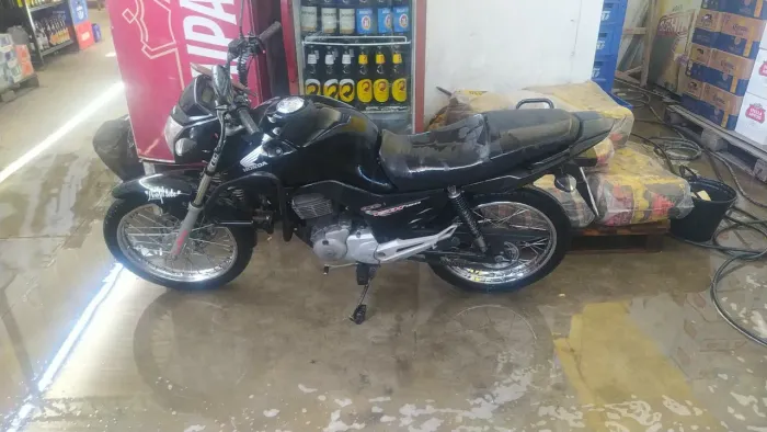 Vendo fan 150cc completa, 2014, somente venda e não abaixo um real no valor