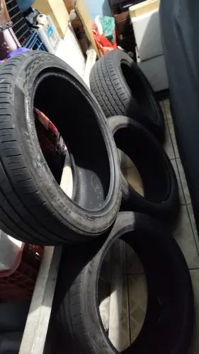 4 Pneus RangeSport 235/45 R19 Usados - Leia a Descrição 