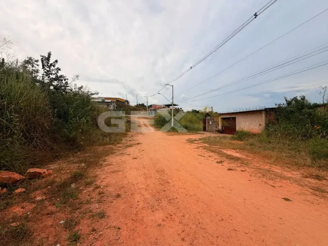Terreno à Venda com 250m² no Bairro Nações em Divinópolis MG.