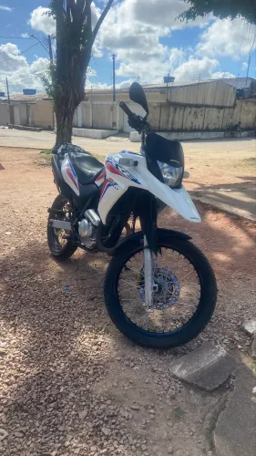 Vendo ou Troco Xre 300 2017 modelo rally (versão limitada)