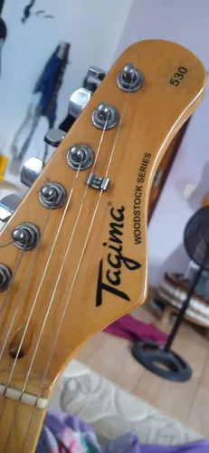 Guitarra tagima 