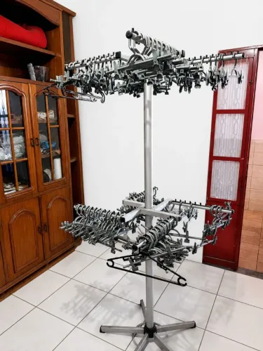 Vende-se Arara de roupa