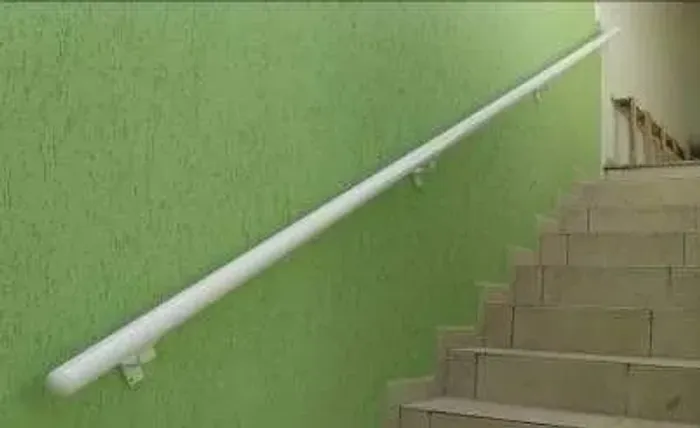 CORRIMÃO DE ALUMÍNIO PARA ESCADA