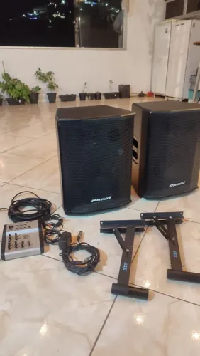 Duas caixas de som Oneal 180w + Módulo + Suporte