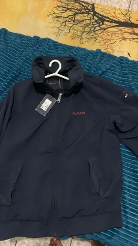 Velejador tommy hilfiger na tag