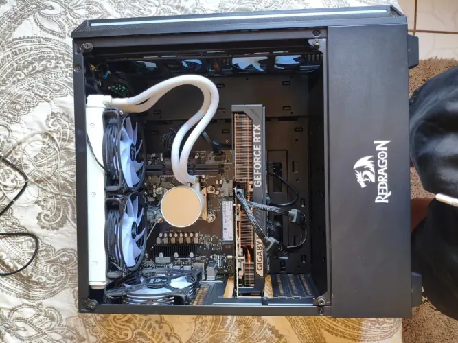 PC Gamer Ryzen 7 9800X3D RTX 5070 32GB RAM DDR5 5600MHz NVMe 3 1 TB