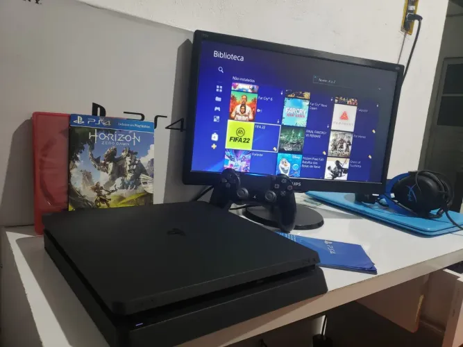 PS4 SLIM - FIFA+ Caixa Completo! Aceito cartão