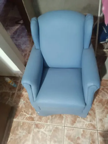 Poltrona azul reformada zero uso ? estofamento novo e ultra confortável