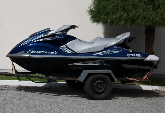 Moto aquática modelo Yamaha FZR SHO com 143 horas