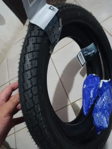 Pneus moto dianteiro 60/100/17 traseiro 80/100/14 original de fábrica brinde duas camaras