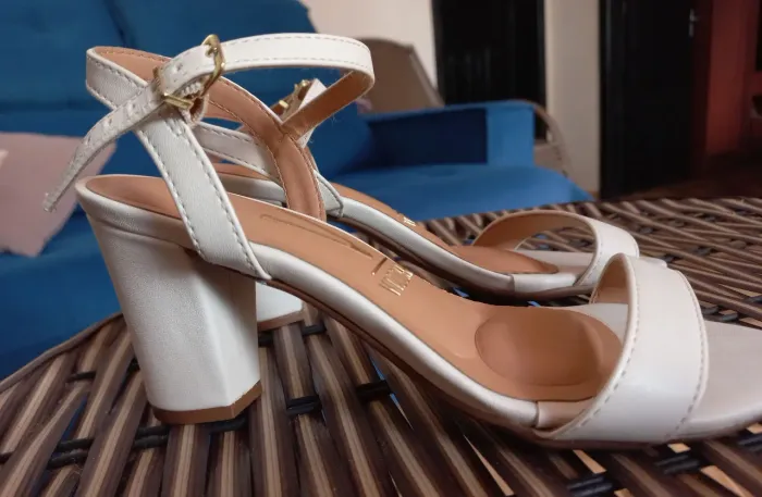 Sandália Vizzano Salto Grosso Off White 