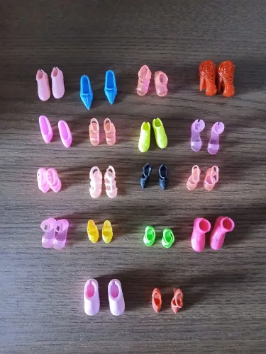 Lote Barbie Acessórios + 18 Pares de Sapatos - Completo e Variado