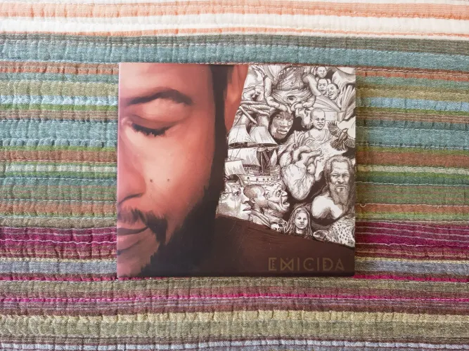 CD Emicida - Sobre Crianças, Quadris, Pesadelos e Lições de Casa (usado) | Rap Nacional