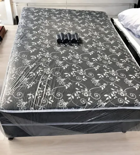 650$ Cama de mola ensacadas.