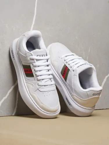 Gucci Mac 80 Branco Premium | Design Retrô, Detalhes Web Icônicos e Sofisticação