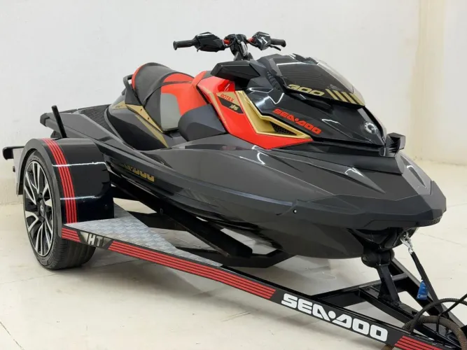 Jet ski, muito conservado,  todo revisado, com carretinha , documentação ok