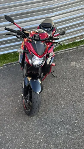 Moto Gsx 750 impecável. 