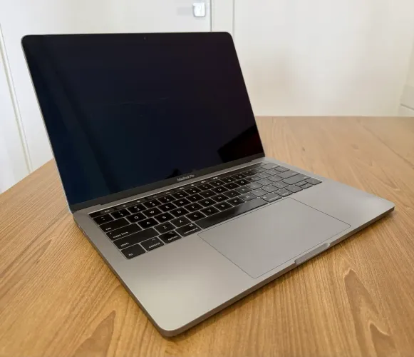 MacBook Pro 2018 13'' i5 | Touch Bar | 8GB | 256GB | Com carregador