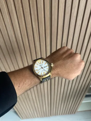 Relógio Magnum pulseira em couro