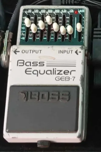 Pedal de baixo Equalizer boss