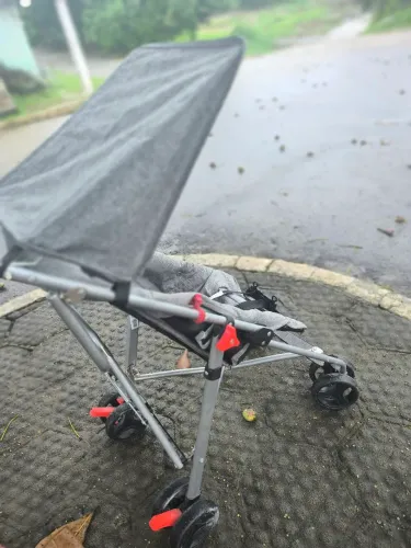 Carrinho de Bebê - Modelo Guarda-Chuva