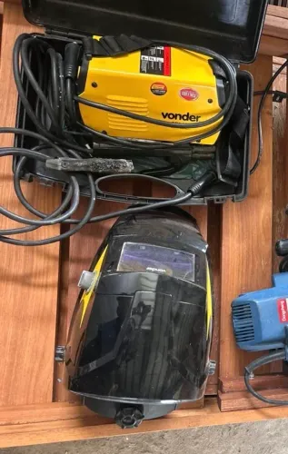 kit de soldagem Vonder, máquina de solda inversora e máscara de solda automática.