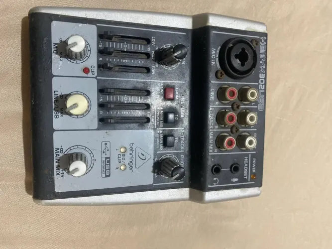 Mesa de som Xenyx 302 USB