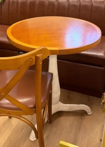 Conjunto Mesa Sabara Dellabruna + 2 Cadeiras Estofado Pipa Dellabruna