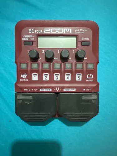 Pedaleira Zoom B1 Four