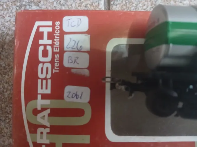 Vendo dois vagoes tanque sem escadas e pega mão modelo 2061 da frateshi