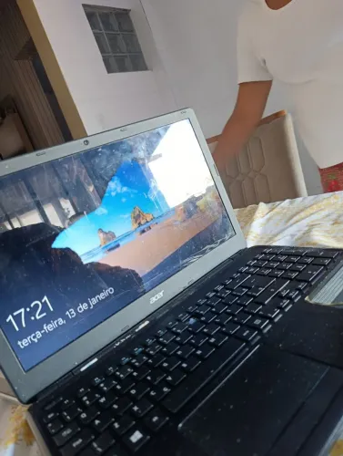 2 Notebook Acer e positivo + 1 iPod pra reforma ou retirada de peças 