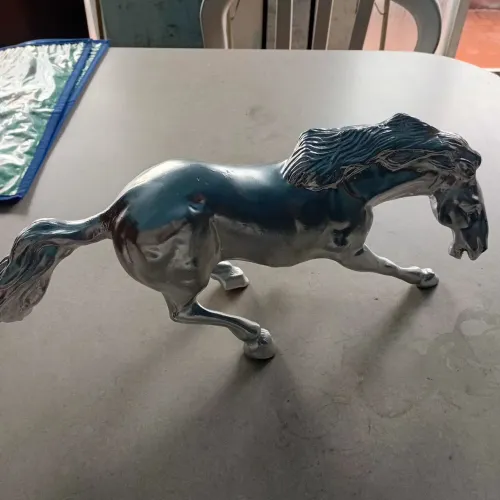 Cavalo de metal 38 x 14. 3.4 kg