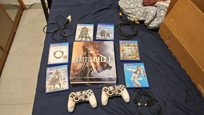 PS4 + 2 Controles + 6 Jogos | Bloodborne, God of War, GTA V e mais
