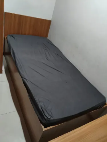Cama solteiro c baú só 600 reais 