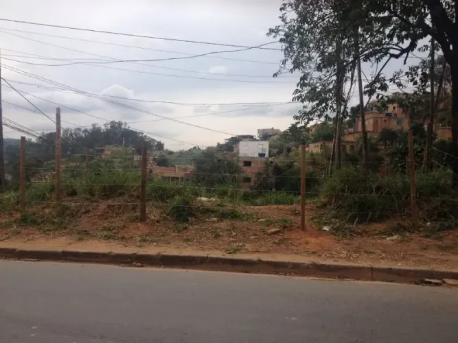 Lote na Avenida principal de 222m2 no Bairro Montes Claros/Ribeiro de Abreu
