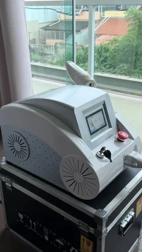 Máquina de remoção a laser ND YAG Q-SWITCHED