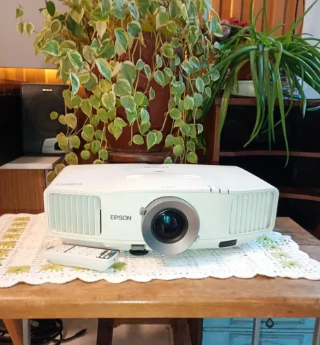 Projetor Epson Powerlite Pro G5900, 5200 Lumens, XGA HD.