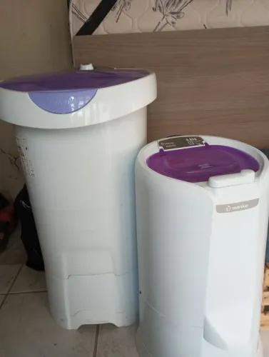 Máquina tanquinho e sintrifuga.