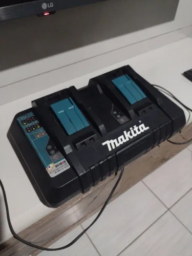 Carregador de bateria Makita 2 entradas 110V 