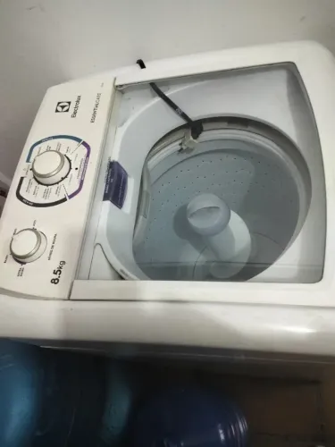 Máquina de lavar Eletrolux 8.5kg em ótimo estado.