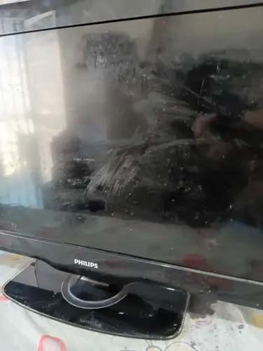 Tv philips 32 polegadas não liga nada.