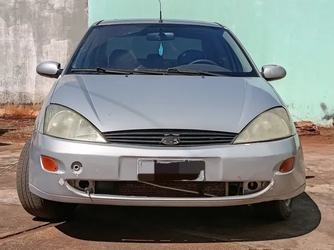 Ford Focus Ghia Sed. 2.0 16v/ 2.0 16V Flex 4P 2001
