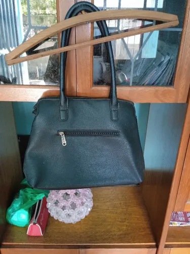 Bolsa , cor preta, em ótimas condições.