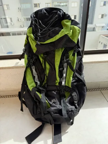 Mochila Cargueira 85L Verde e Preta - Ideal para Camping, Trilhas e Viagens