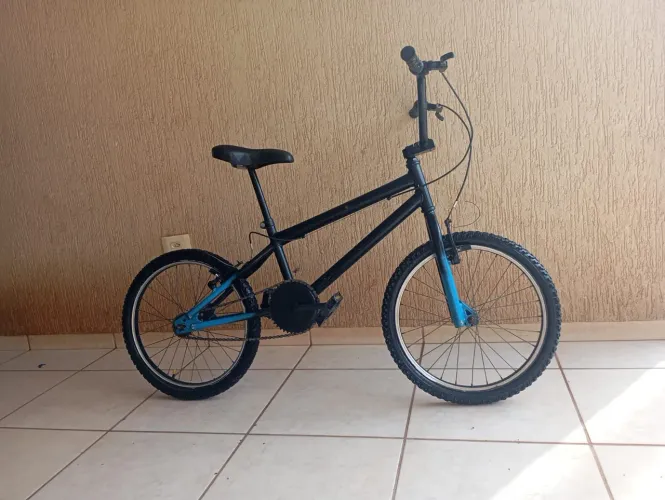 Bicicleta aro 20 em ótimo estado <br>(Obs não aceita troca apenas venda).