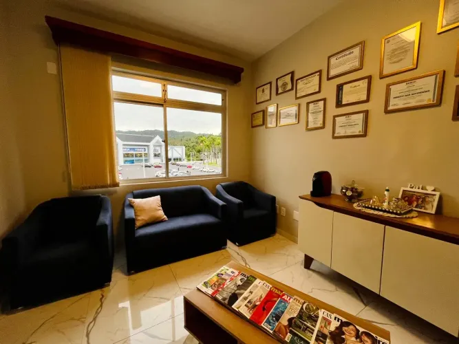 SALA COMERCIAL À VENDA NO BAIRRO CENTRO.