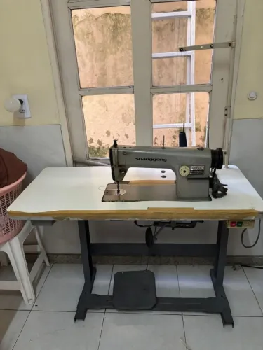 Vendo máquina de costura reta