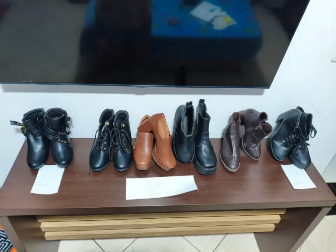 Vendo de botas kit 200,00 reais ou separadas 40,00 cada par